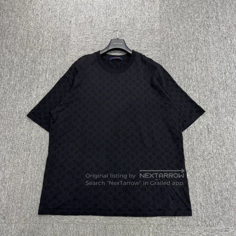 Louis Vuitton size 5l Dark embossed print short sleeves