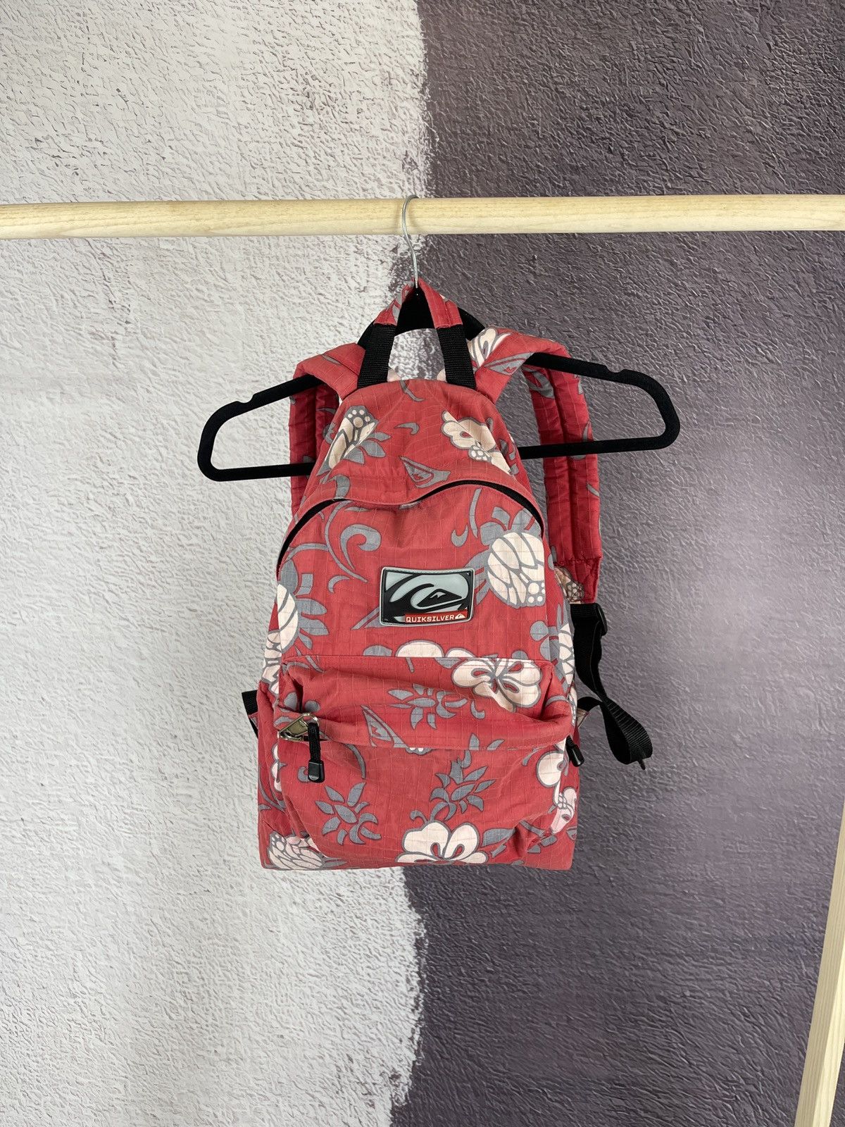 Quiksilver Quiksilver vintage red faded flower pattern backpack Size ONE SIZE - 4 Thumbnail