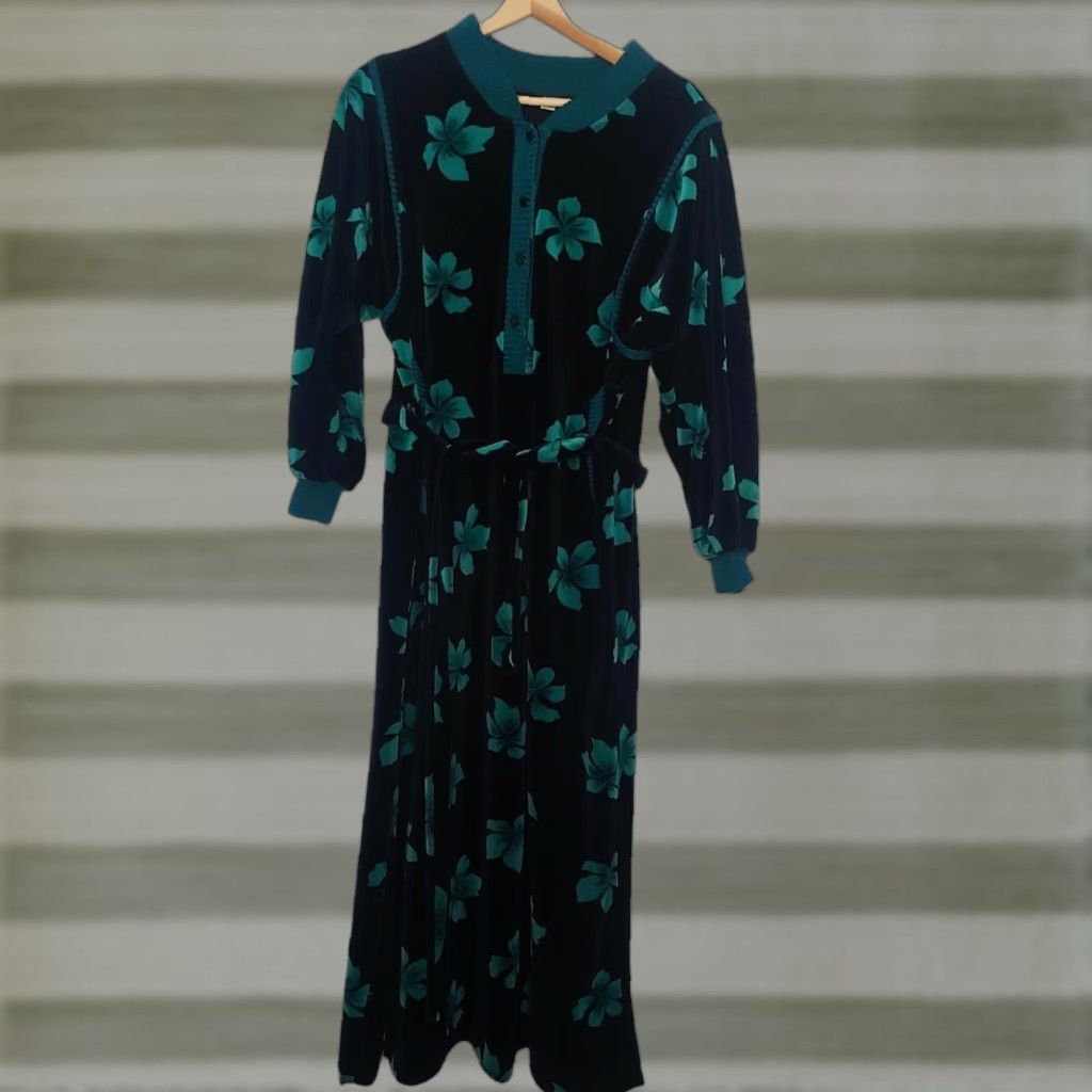 Velour VINTAGE Robe Women Long Velour Black Teal Floral Button Belt Hawaiian Plumeria L Black & Teal 1980s Tropical Pockets Belt Womens Size ONE SIZE - 1 Thumbnail