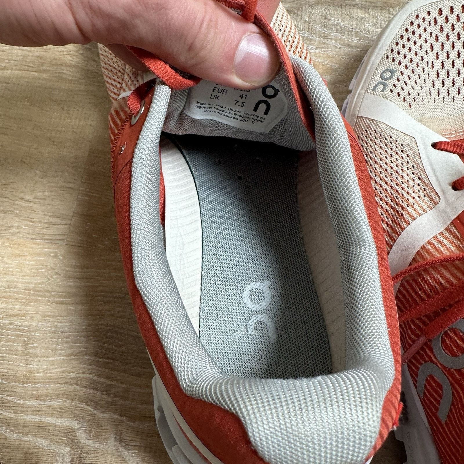 On Size 9.5 Women's On Cloud Women’s Cloudflow Running Shoes Size US 9.5 / IT 39.5 - 11 Thumbnail