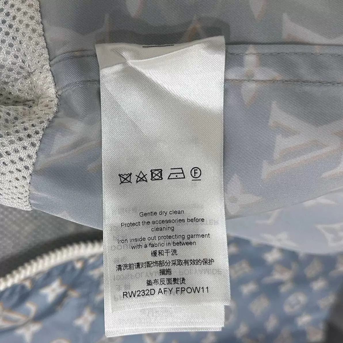Louis Vuitton LV light blue monogram print shell jacket Size S / US 4 / IT 40 - 4 Thumbnail