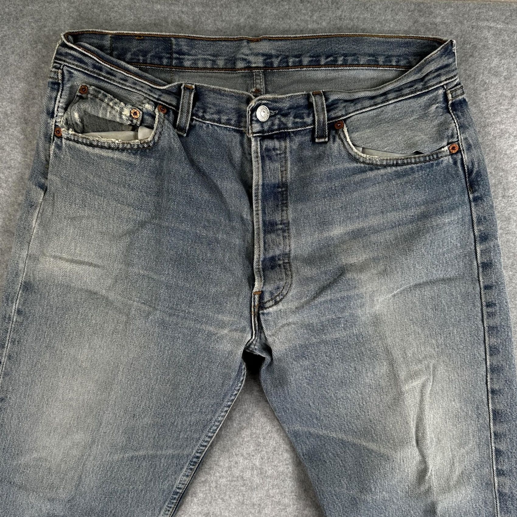 Levi's VINTAGE Levi's 501 Jeans Mens 36x31 Blue Stonewash Straight Button Fly 90s Mens Size US 36 / EU 52 - 2 Thumbnail