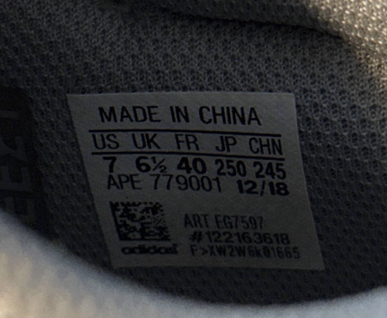 Adidas Yeezy Boost 700 Inertia 2019 Size US 7 / EU 40 - 11 Thumbnail
