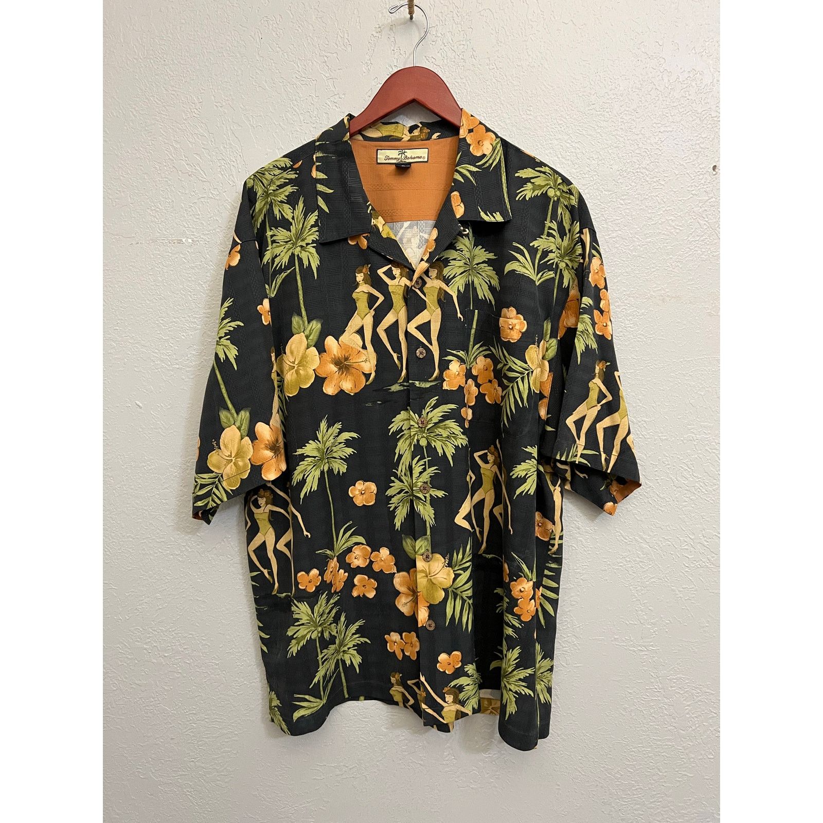 Tommy Bahama Tommy Bahama 100% Silk Hawaiian Shirt XL Black Hula Girl Size US XL / EU 56 / 4 - 1 Thumbnail