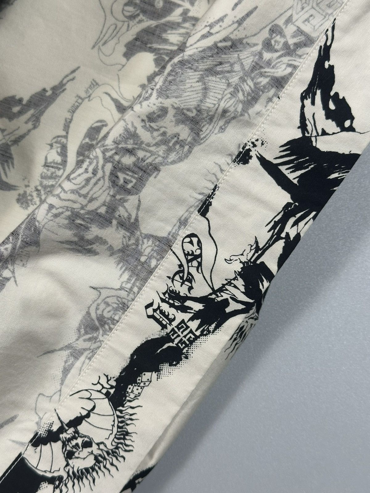 Givenchy Givenchy Tiger Camo Gothic Short Sleeve Zip Shirt Size US L / EU 52-54 / 3 - 16 Thumbnail