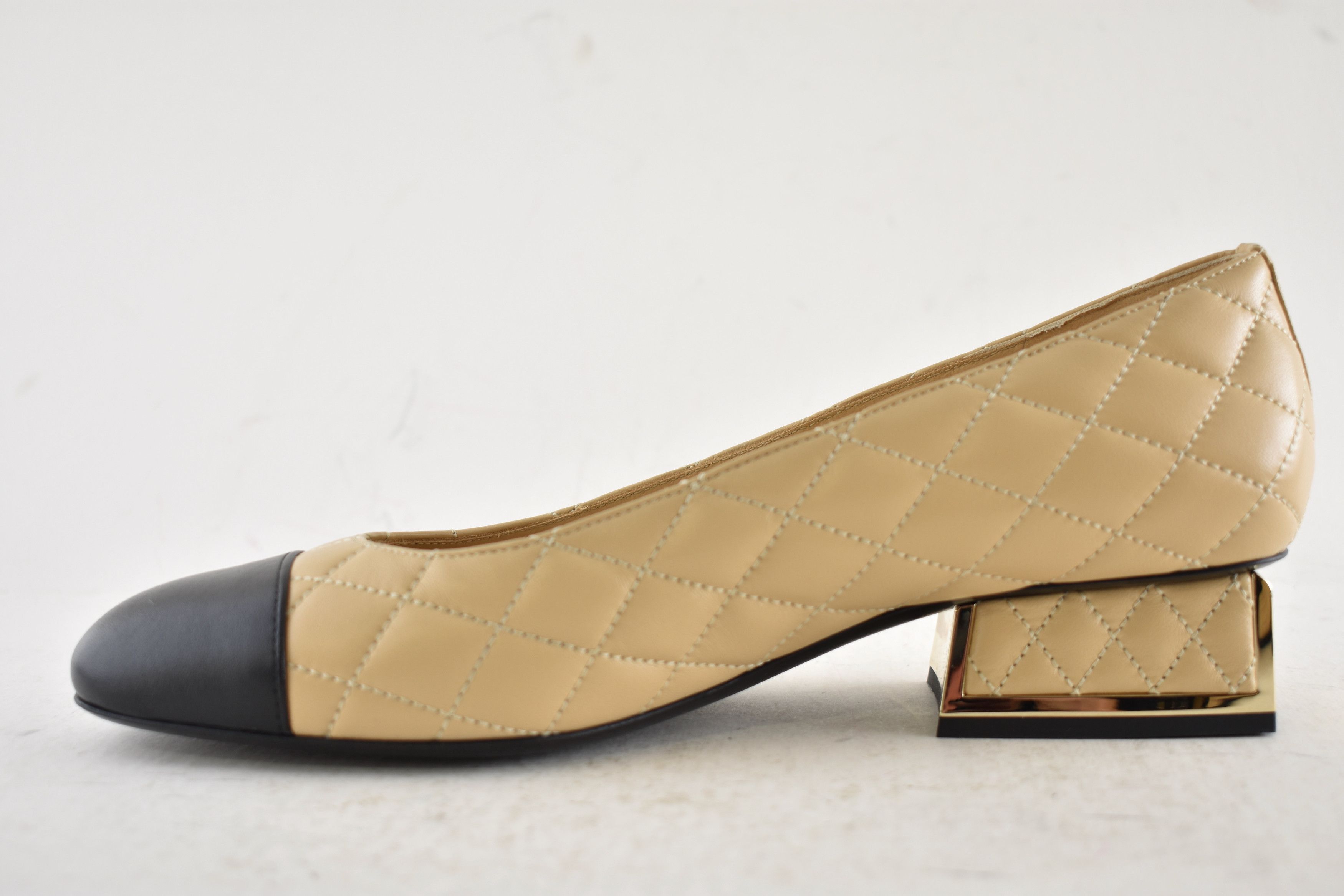 Chanel Chanel 24B Beige Lambskin Quilted Gold Block Heel Pumps 38.5 Size US 8.5 / IT 38.5 - 11 Thumbnail