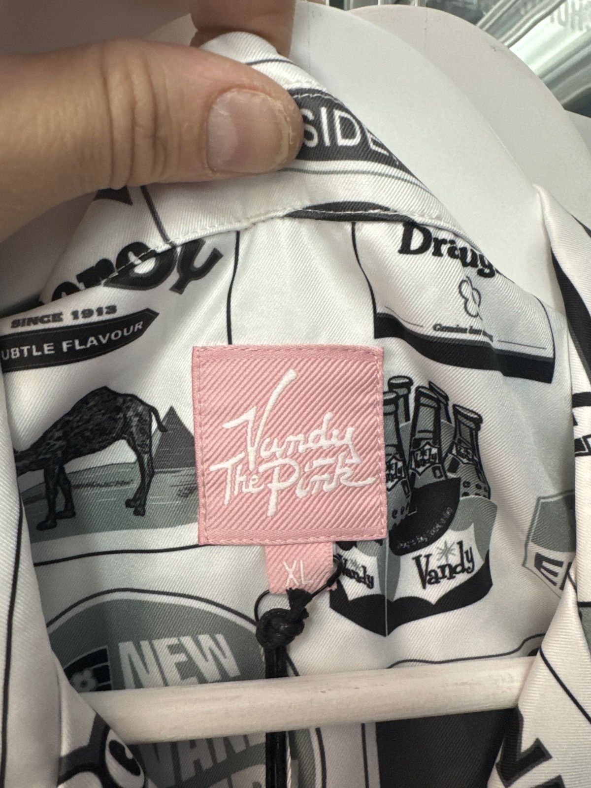 Vandy The Pink Vandy The Pink Cabana button up 2021 release Size US L / EU 52-54 / 3 - 8 Thumbnail