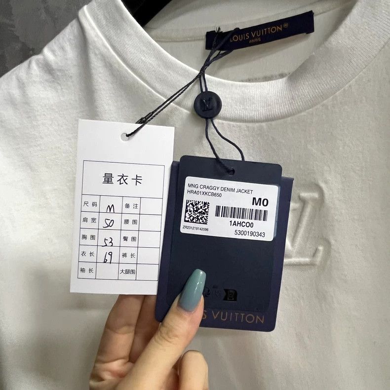 Louis Vuitton Louis Vuitton White Solid Logo Crew Neck Casual Short Slee Size US M / EU 48-50 / 2 - 2 Thumbnail