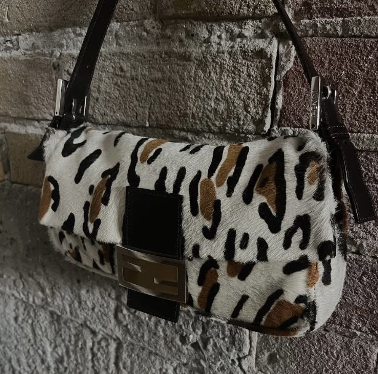 Fendi 2010 Fendi Pony-hair “Baguette” Leopard Print Shoulder Bag 🐆 Size ONE SIZE - 4 Thumbnail