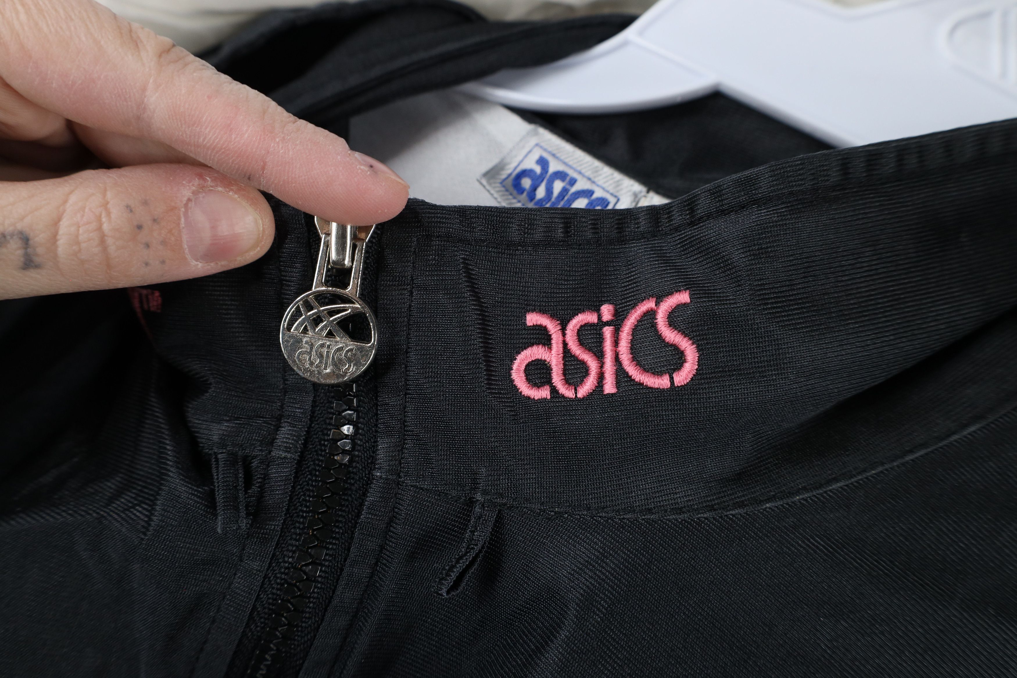 Asics × Vintage Vintage 90s Asics Goretex SpellOut Waterproof Hooded Jacket Size US L / EU 52-54 / 3 - 8 Thumbnail