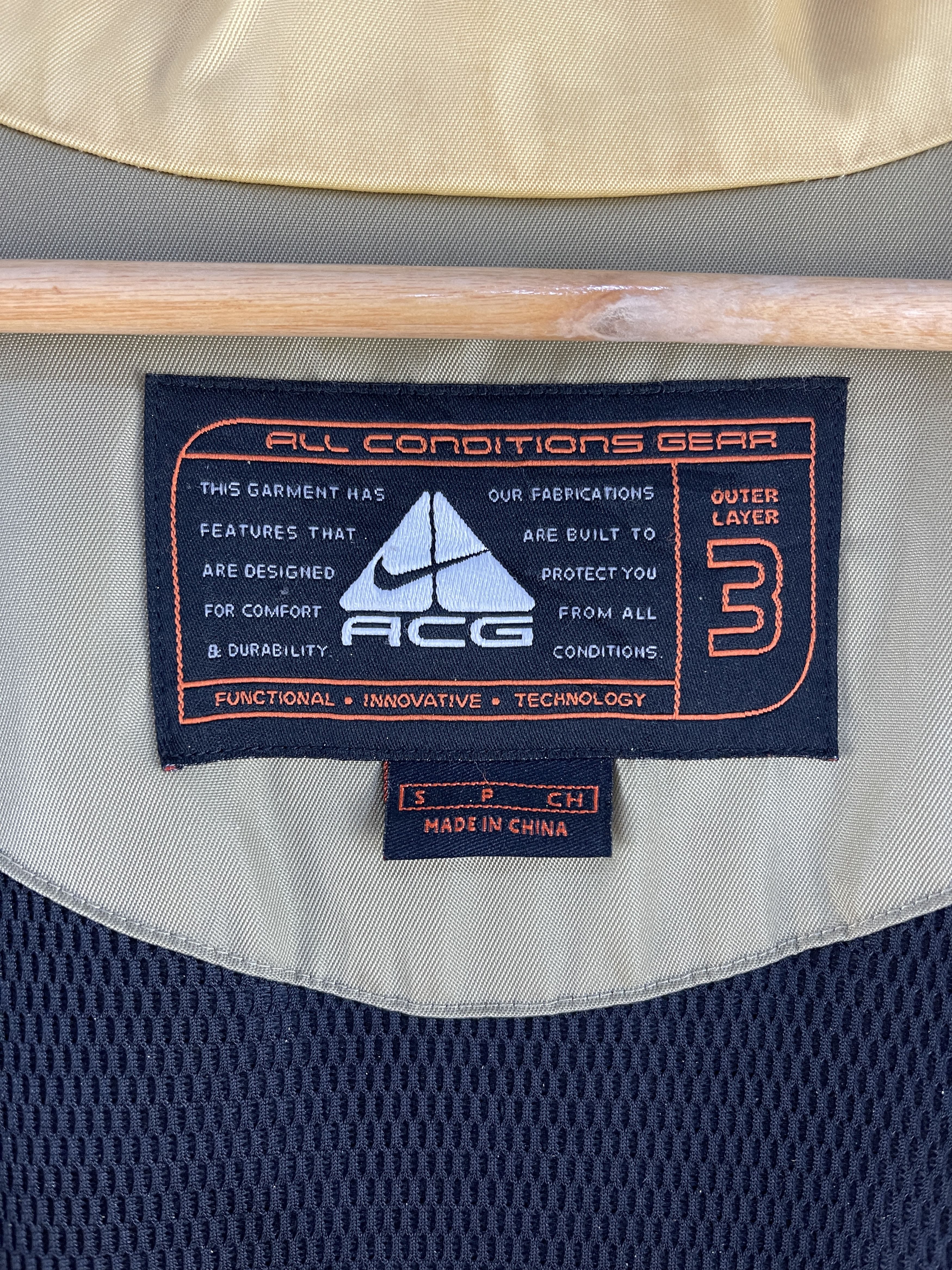 Nike ACG Vintage Nike ACG “Outer Layer 3” Technical Shell Jacket Size US S / EU 44-46 / 1 - 15 Thumbnail