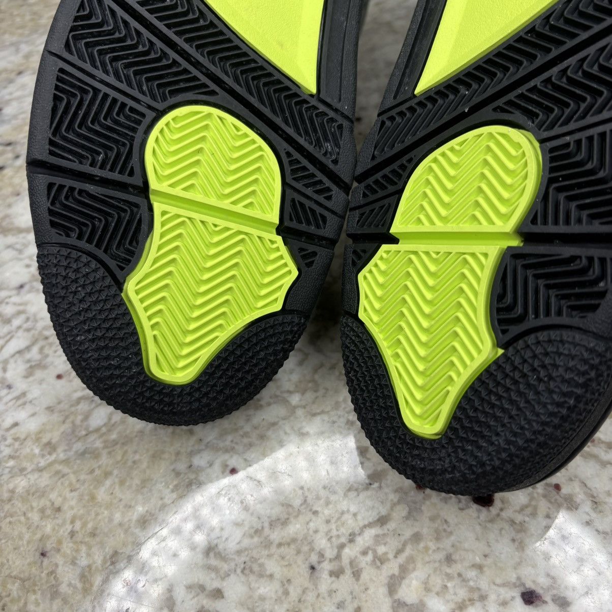 Jordan Brand Size 11 - Jordan 4 Retro SE Mid Neon 95 NEW WITH DEFECTS Size US 11 / EU 44 - 17 Thumbnail