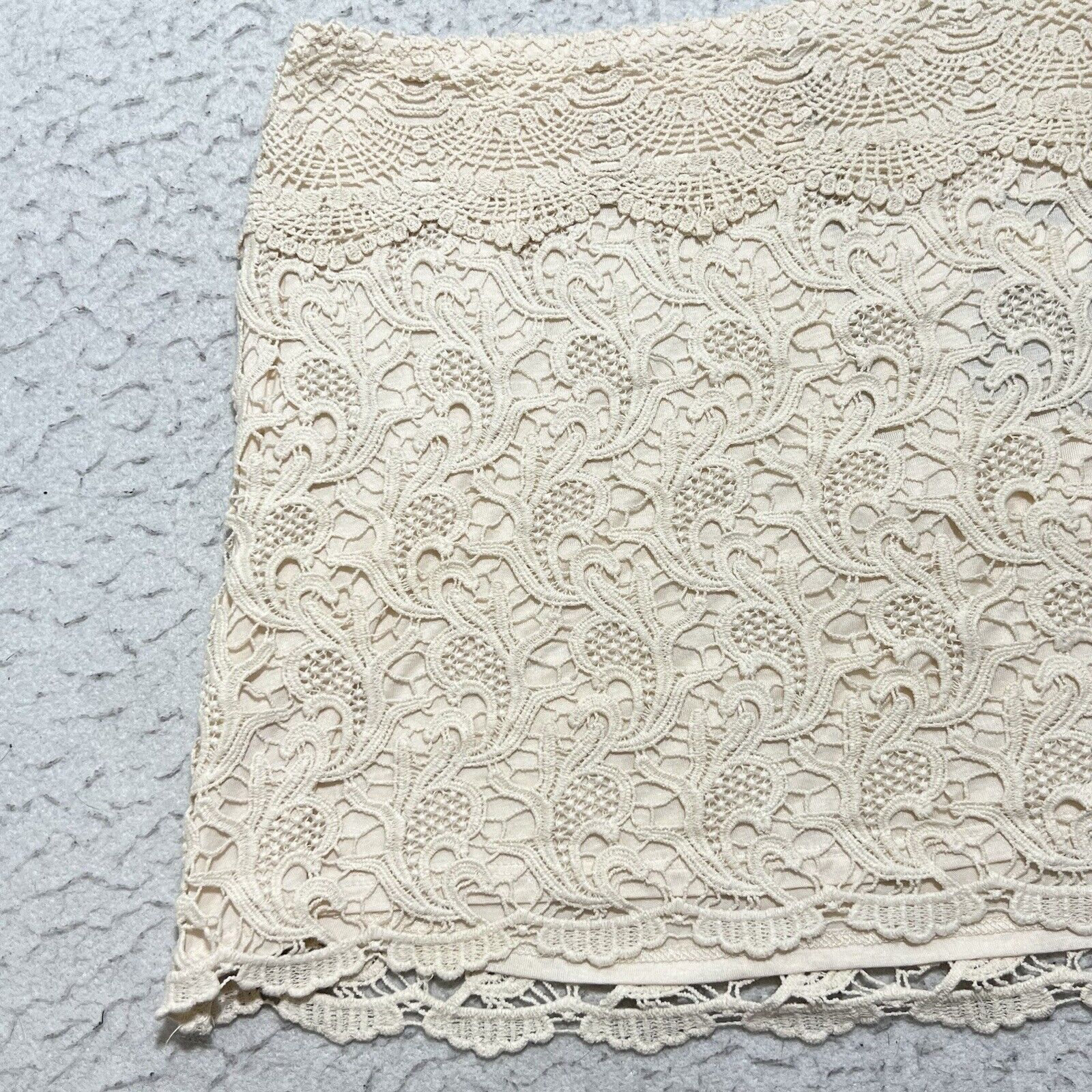 Urban Outfitters Pins and Needles Lace Crochet Mini Skirt Urban Outfitters Size 30" / US 8 / IT 44 - 4 Thumbnail