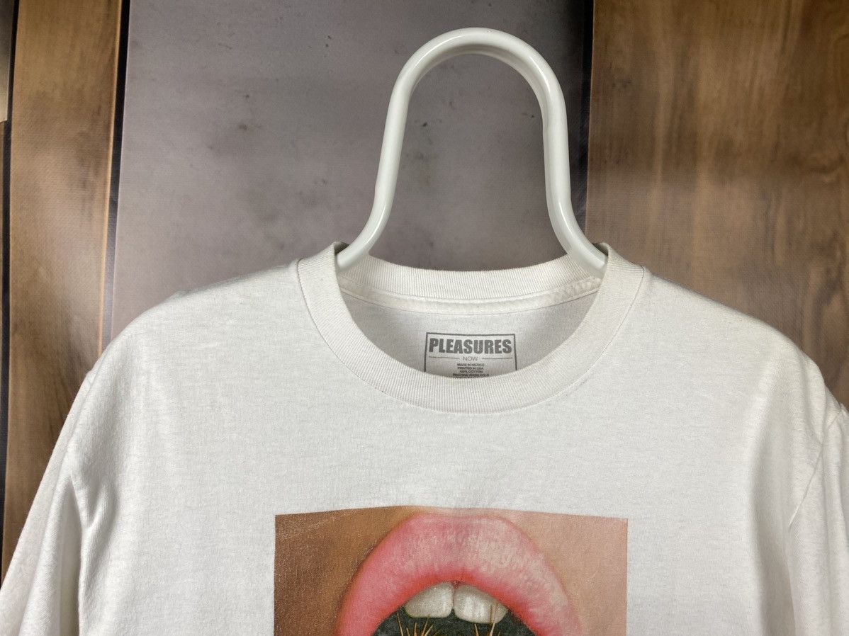 Pleasures 🫦T-Shirt Pleasures Satisfaction Boxy Logo Tee🫦 Size US M / EU 48-50 / 2 - 5 Thumbnail