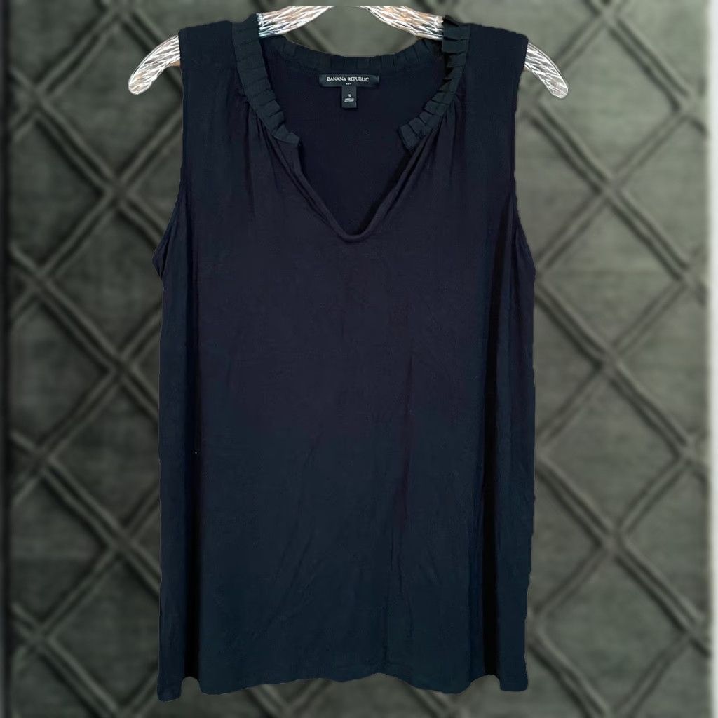 Banana Republic Banana Republic Women’s S Sleeveless Pleated Neck V-Neck Top Black Breezy Shirt Blouse Summer Casual Workwear Holiday Womens Size S / US 4 / IT 40 - 1 Thumbnail