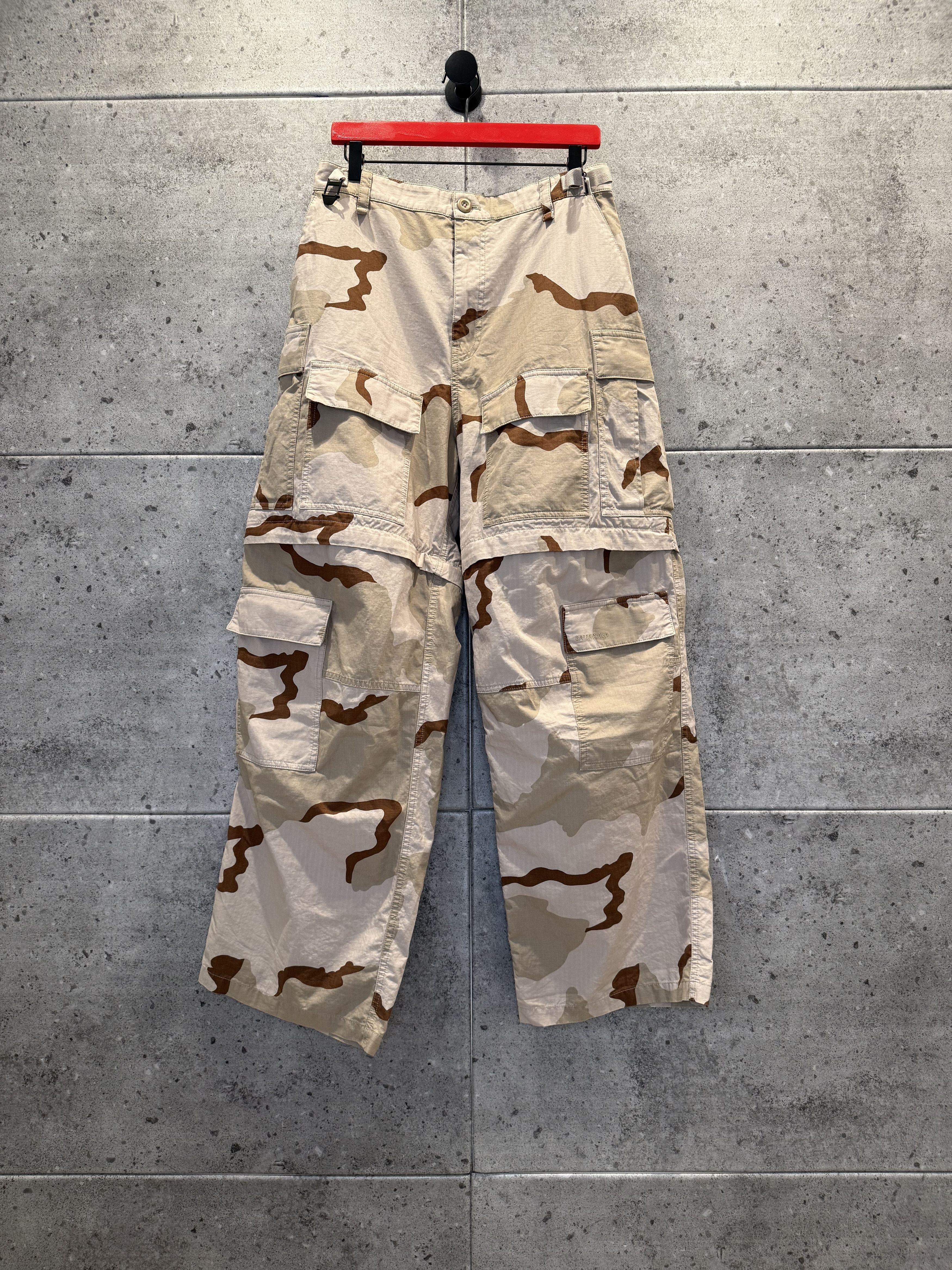 Balenciaga Balenciaga large camo cargo pants Size US 32 / EU 48 - 1 Thumbnail