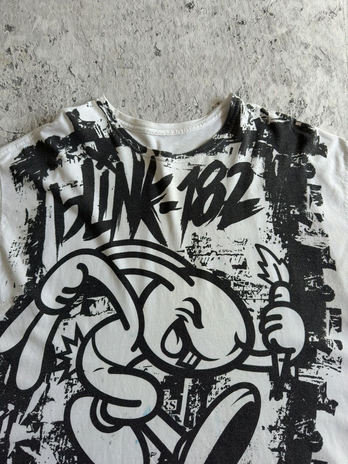 Band Tees Vintage 2000s Blink 182 Bunny Print Tee Size US XL / EU 56 / 4 - 5 Thumbnail