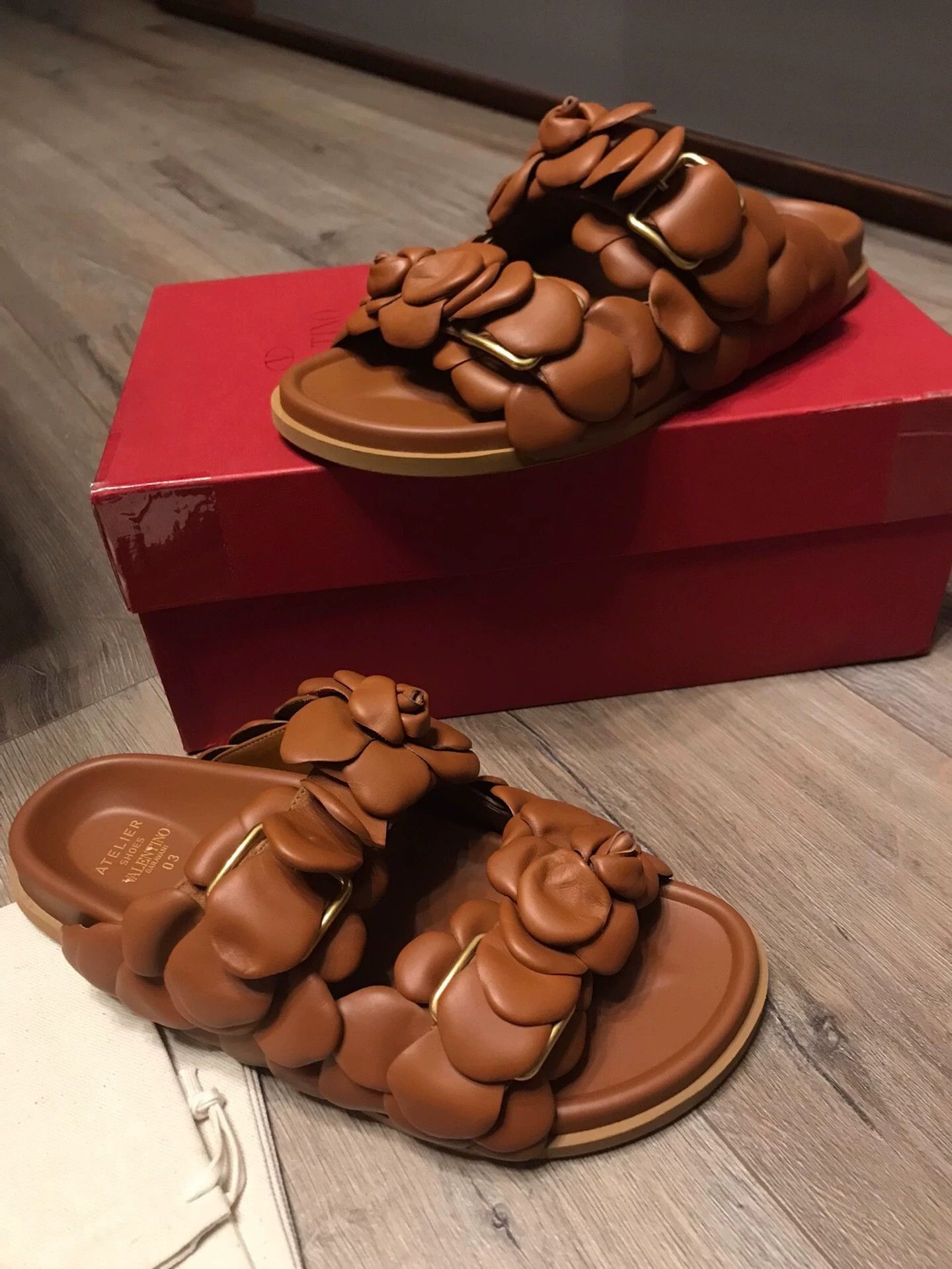 Valentino Valentino New 3D Flower Full Leather Slippers 42 EU Size US 9 / EU 42 - 6 Thumbnail