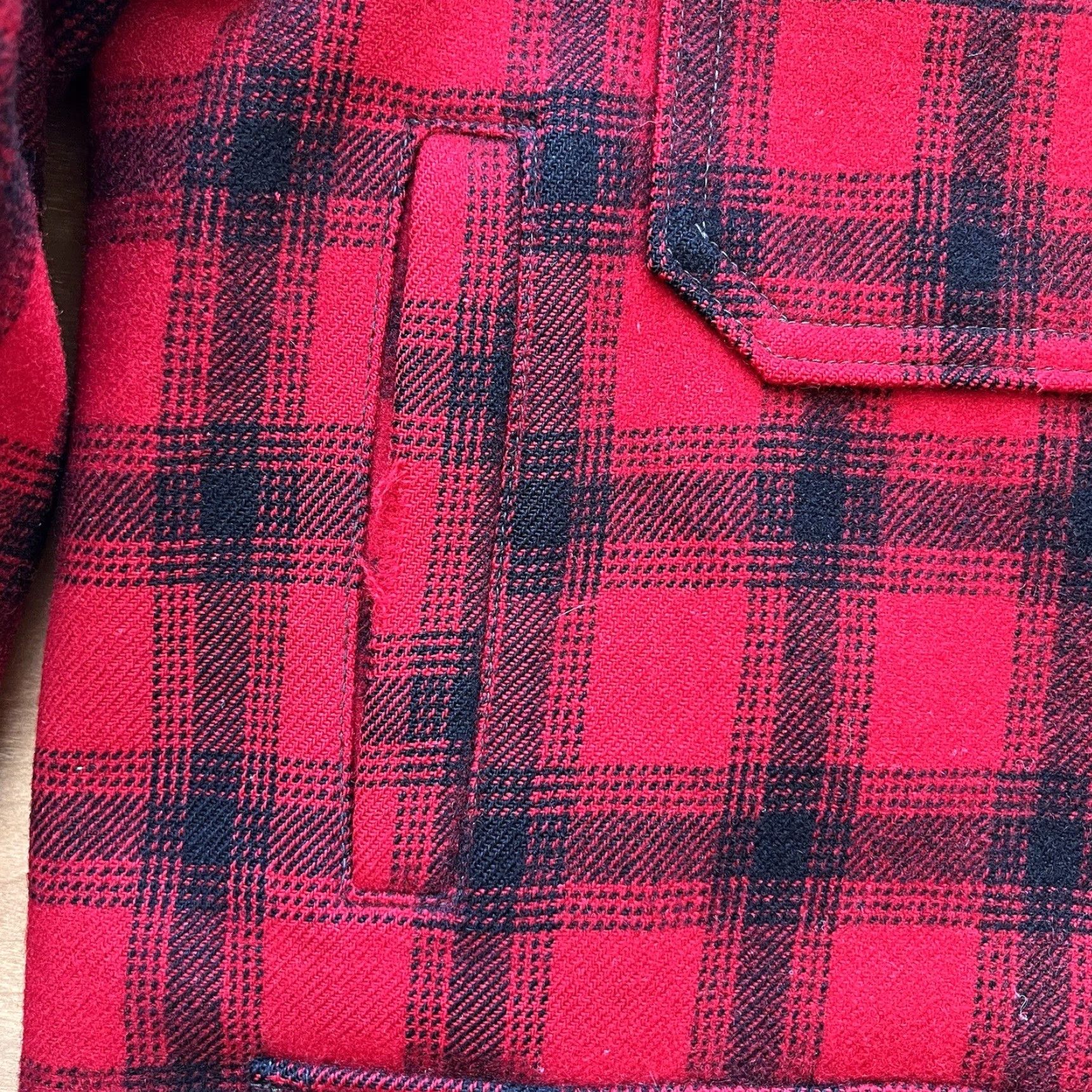 Vintage Vintage Woolrich Buffalo Plaid Chore Jacket 42 Red Woolrich Chore Jacket Mens Regular Wool 80s USA Workwear Logo Zip Jacket Size US XS / EU 42 / 0 - 4 Thumbnail