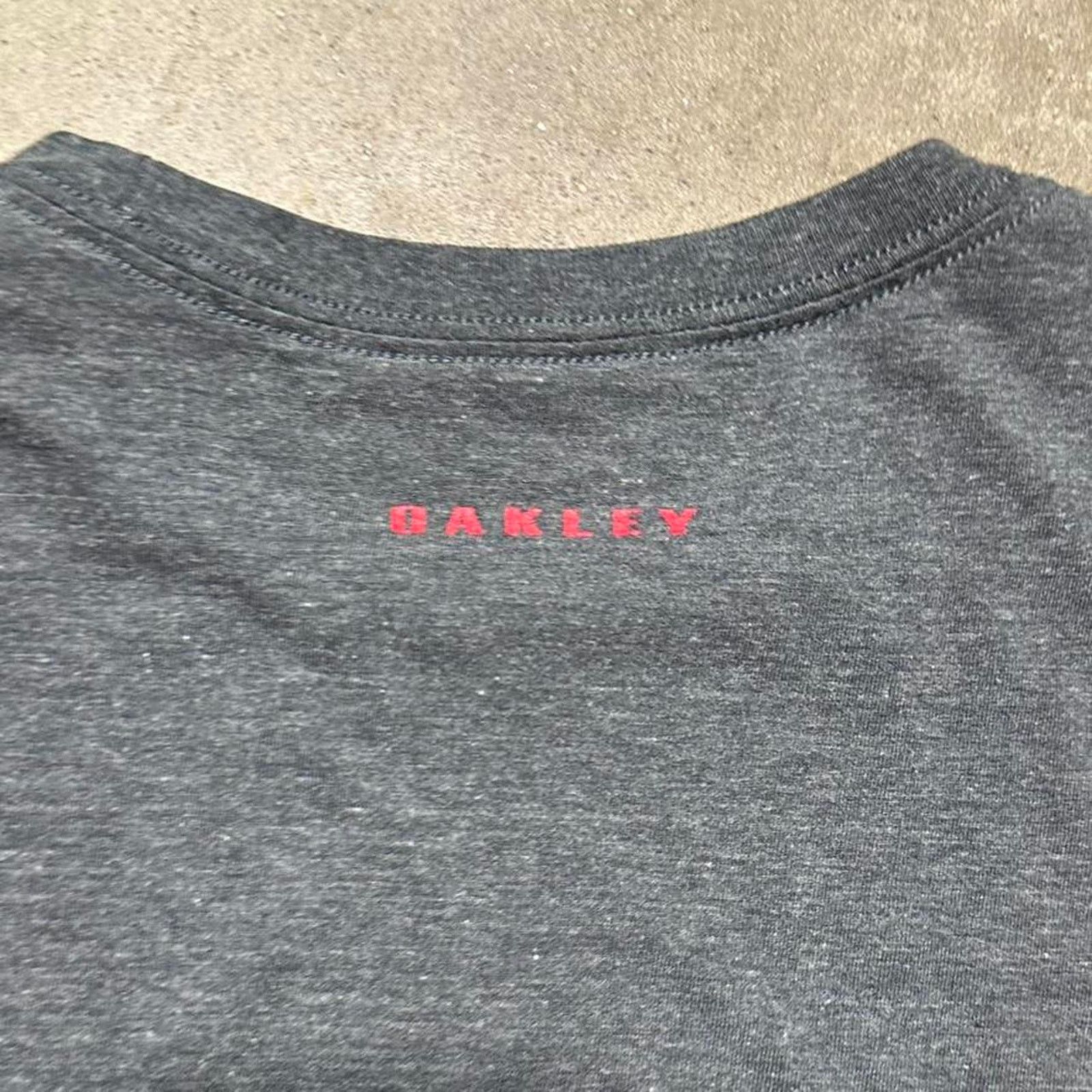 Oakley Oakley Center Logo Tee Mens XL Grey Red White Skater Shirt Size US XL / EU 56 / 4 - 5 Thumbnail