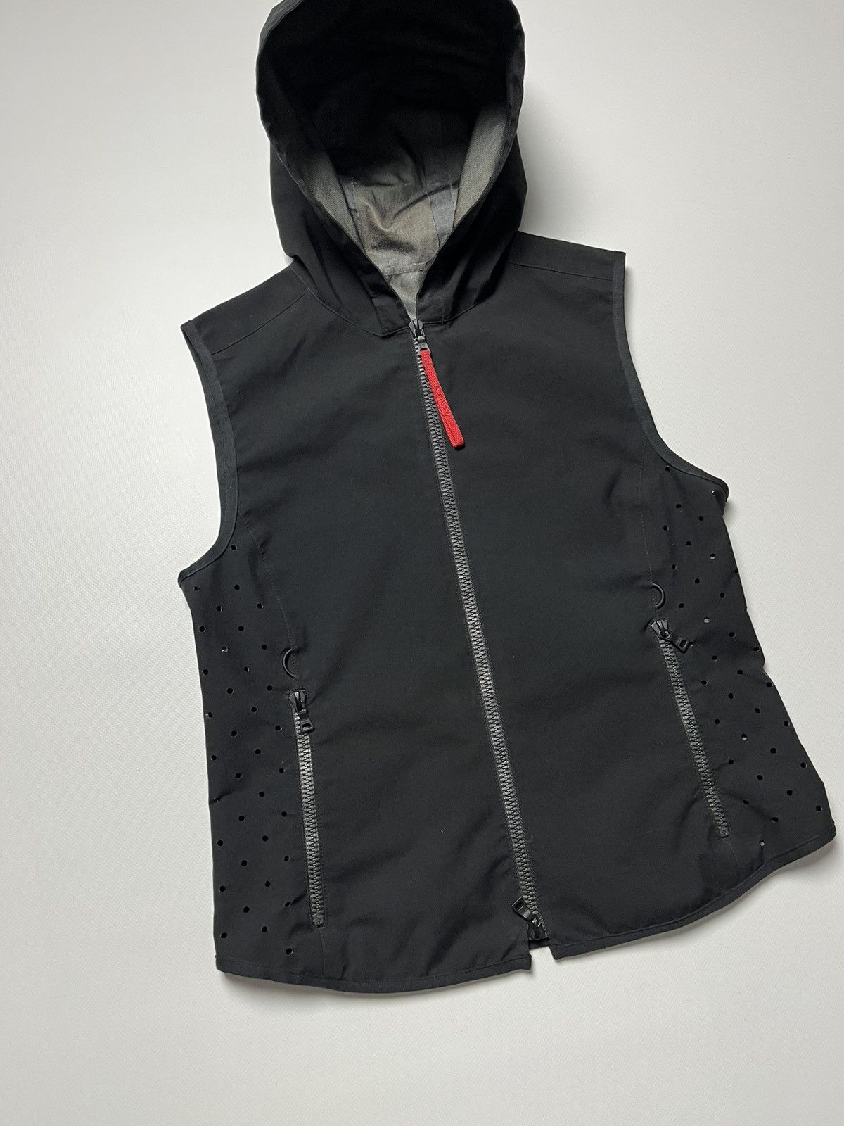 Prada Prada Luna Rossa hooded utility vest black vintage Size S / US 4 / IT 40 - 2 Thumbnail