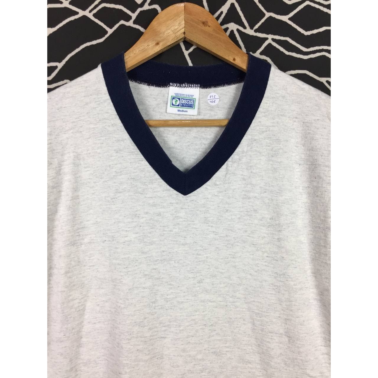 Vintage Vtg Discus Athletic Made In Usa Plain Casual V-Neck Tee Size US M / EU 48-50 / 2 - 3 Thumbnail