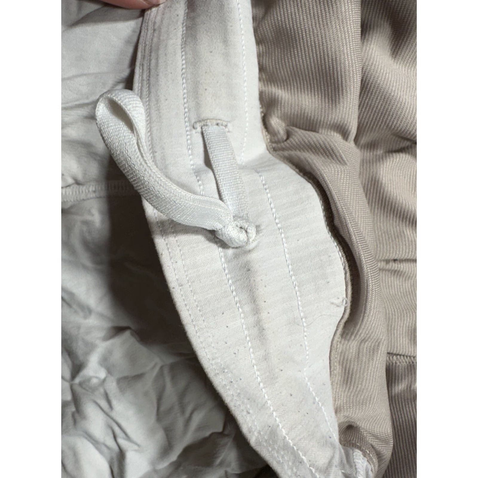 Lululemon Lululemon Hotty Hot Short II 2.5" White Size 10 W7ATGR Women's Activewear Shorts Size 32" / US 10 / IT 46 - 5 Thumbnail