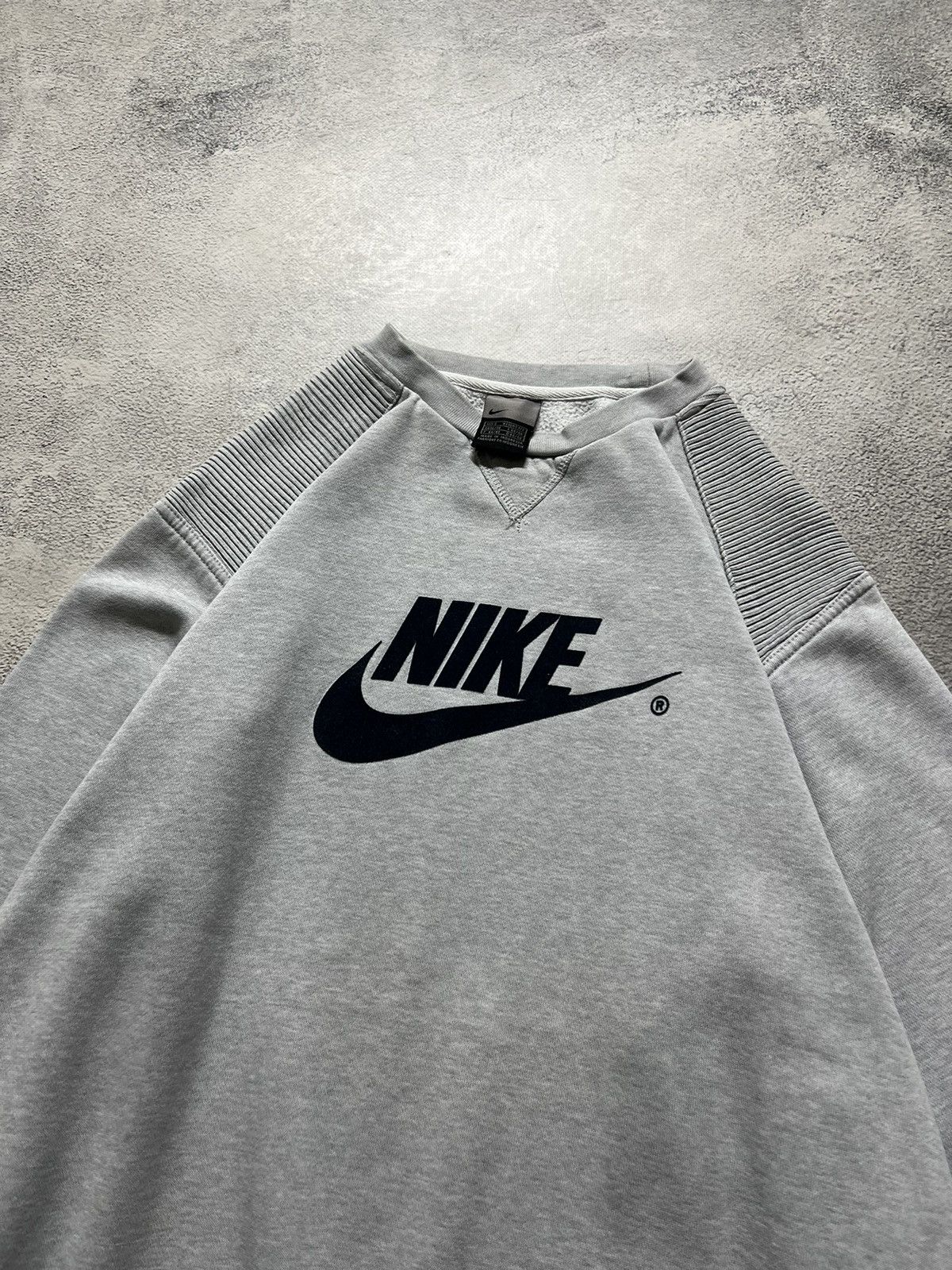 Vintage Vintage Y2k Nike 🩶 Velour Spell Out Big Logo Sweatshirt 90’s Size US S / EU 44-46 / 1 - 6 Thumbnail