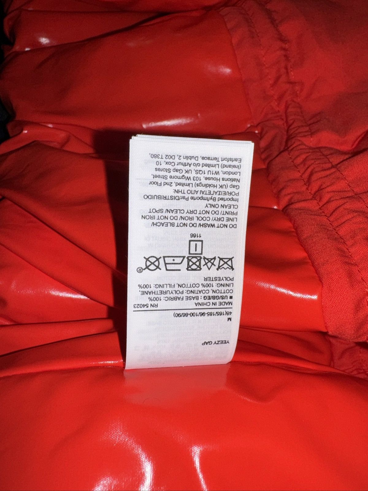 Balenciaga × Gap × Yeezy Yeezy GAP Round Jacket Red Size M New (StockX authenticated) Size US M / EU 48-50 / 2 - 4 Thumbnail