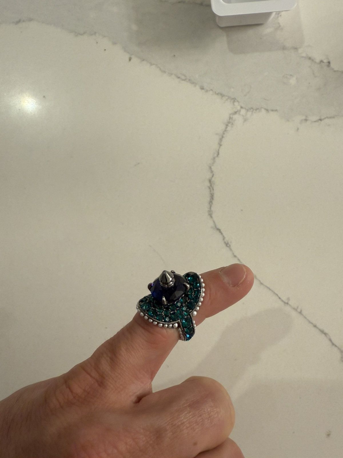 Gucci Authentic GUCCI ring, stud and crystals in blue and green Size ONE SIZE - 3 Thumbnail