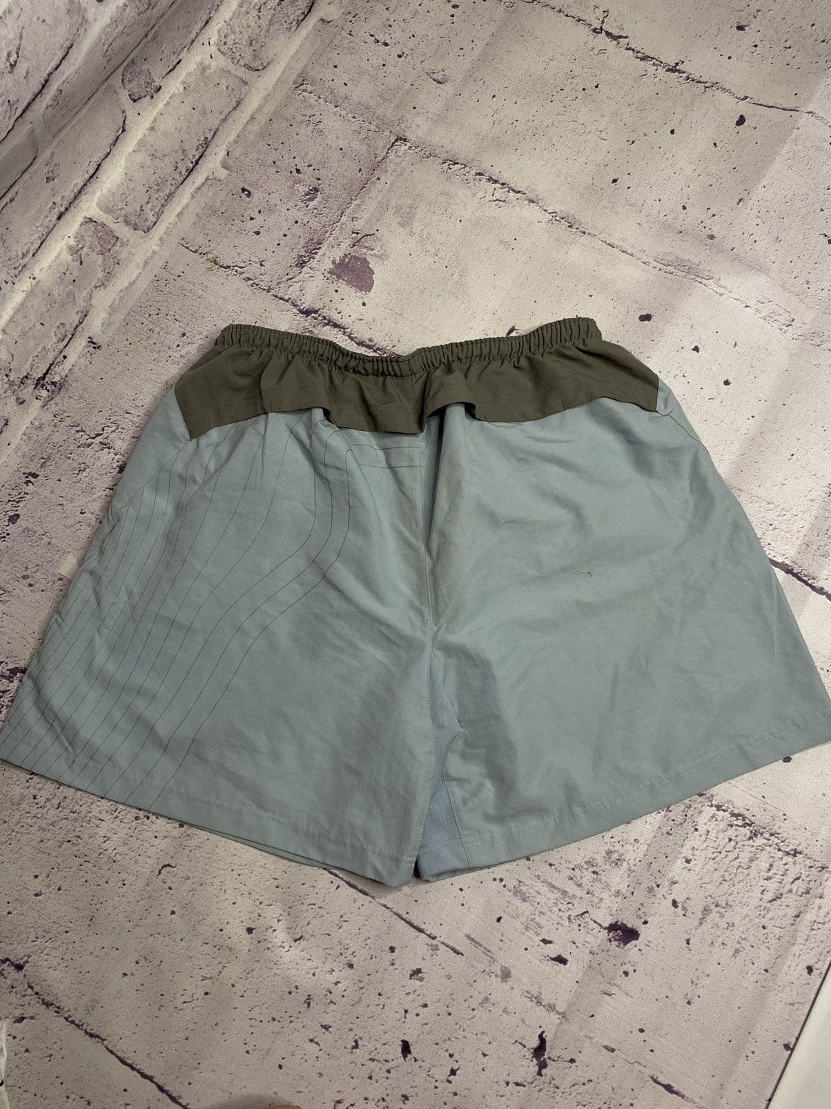Nike Men's vintage distressed Nike y2k shorts vintage Size US 38 / EU 54 - 2 Thumbnail
