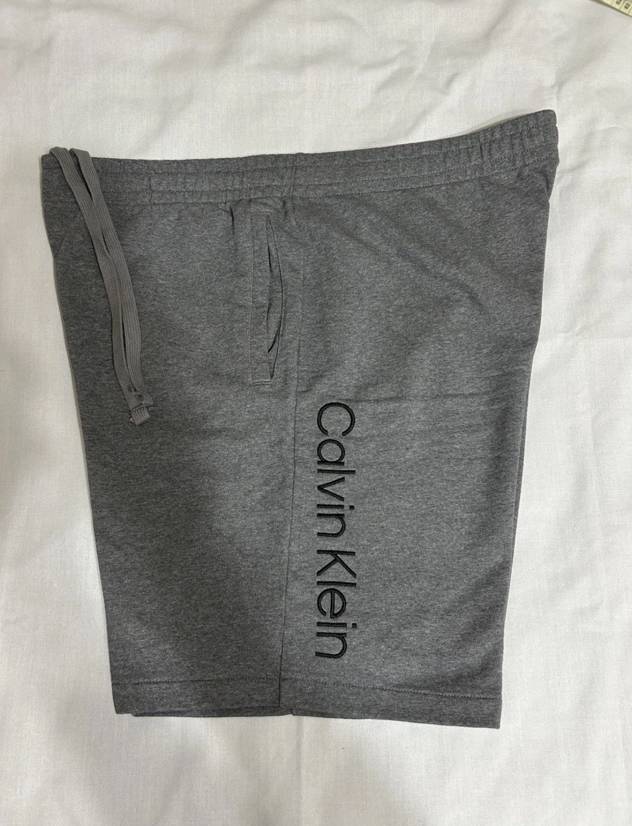 Calvin Klein Calvin Klein Embroidered Logo French Terry Shorts Gray - XXL Size US 40 / EU 56 - 1 Thumbnail