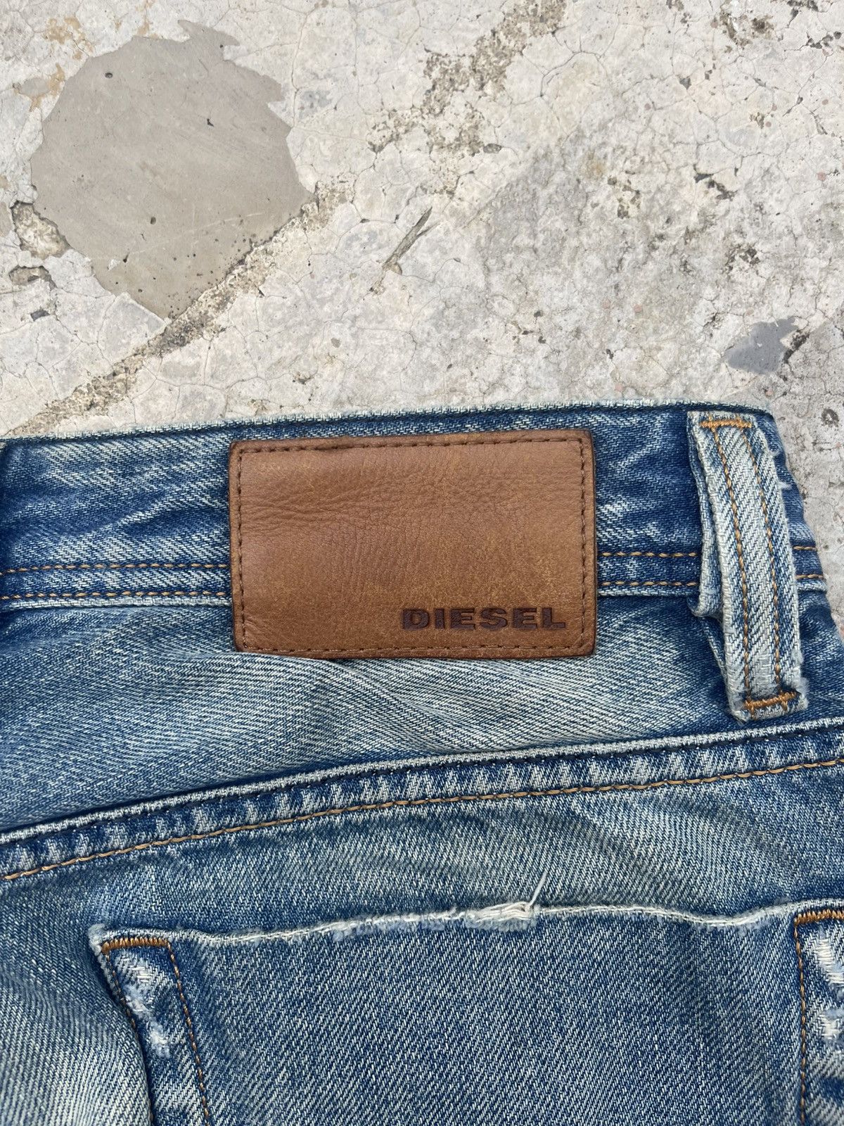 Diesel Diesel Viker Wash 008A2 Distressed Straight Leg Jeans 29x32 Size US 29 - 13 Thumbnail