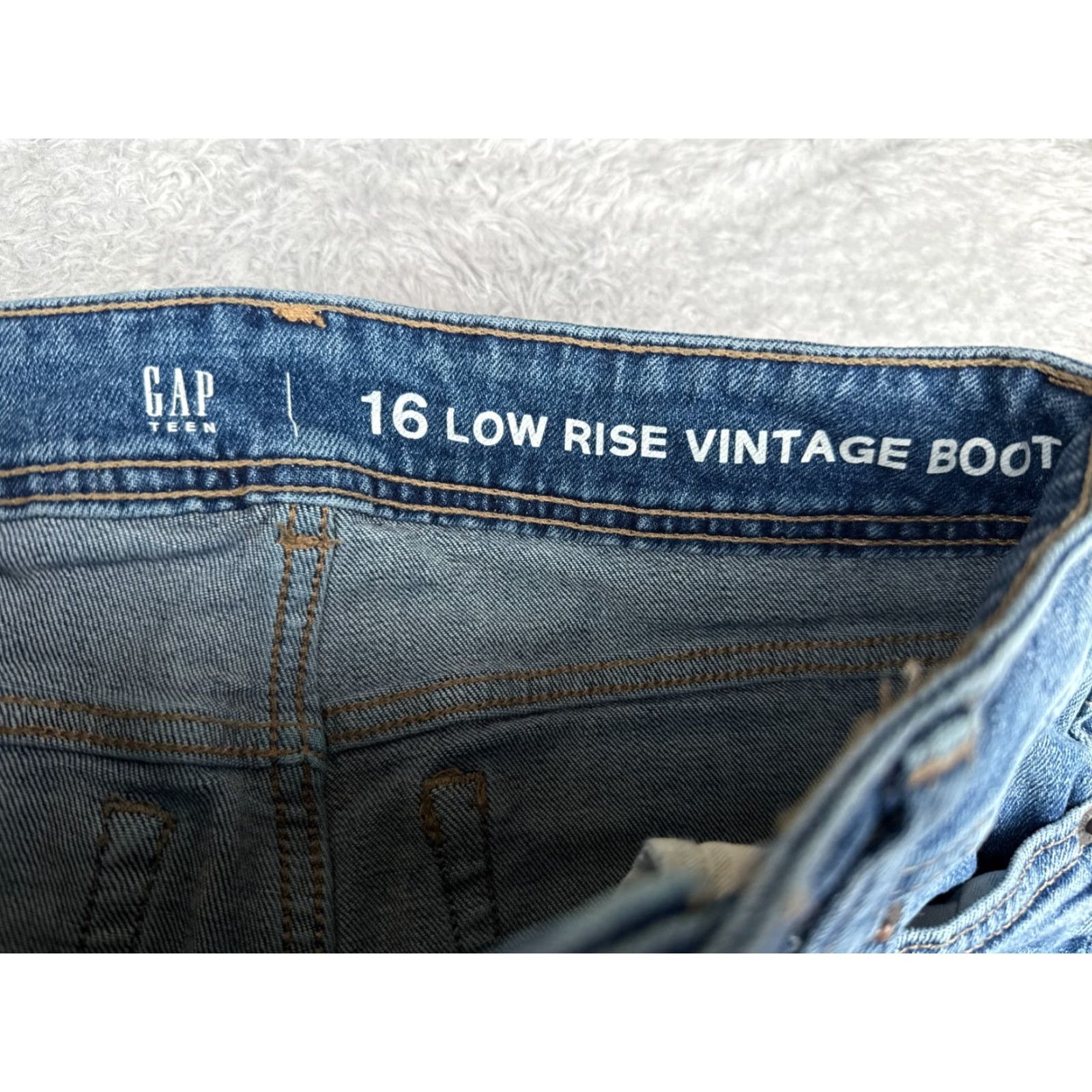 Gap Gap Jeans Girls 16 Blue Denim Bootcut 26x30 Regular Mid Rise Vintage-Adjacent Cotton Blend 5-Pocket Denim Jeans Womens Boys? Size 38" / US 16 / IT 52 - 6 Thumbnail