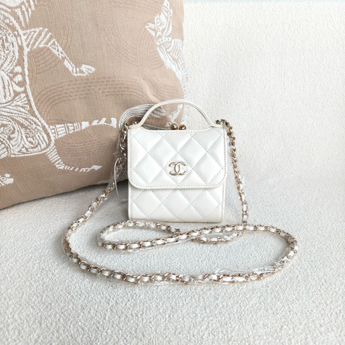 Chanel Pre-loved Bag Very good condition Size ONE SIZE - 1 Thumbnail