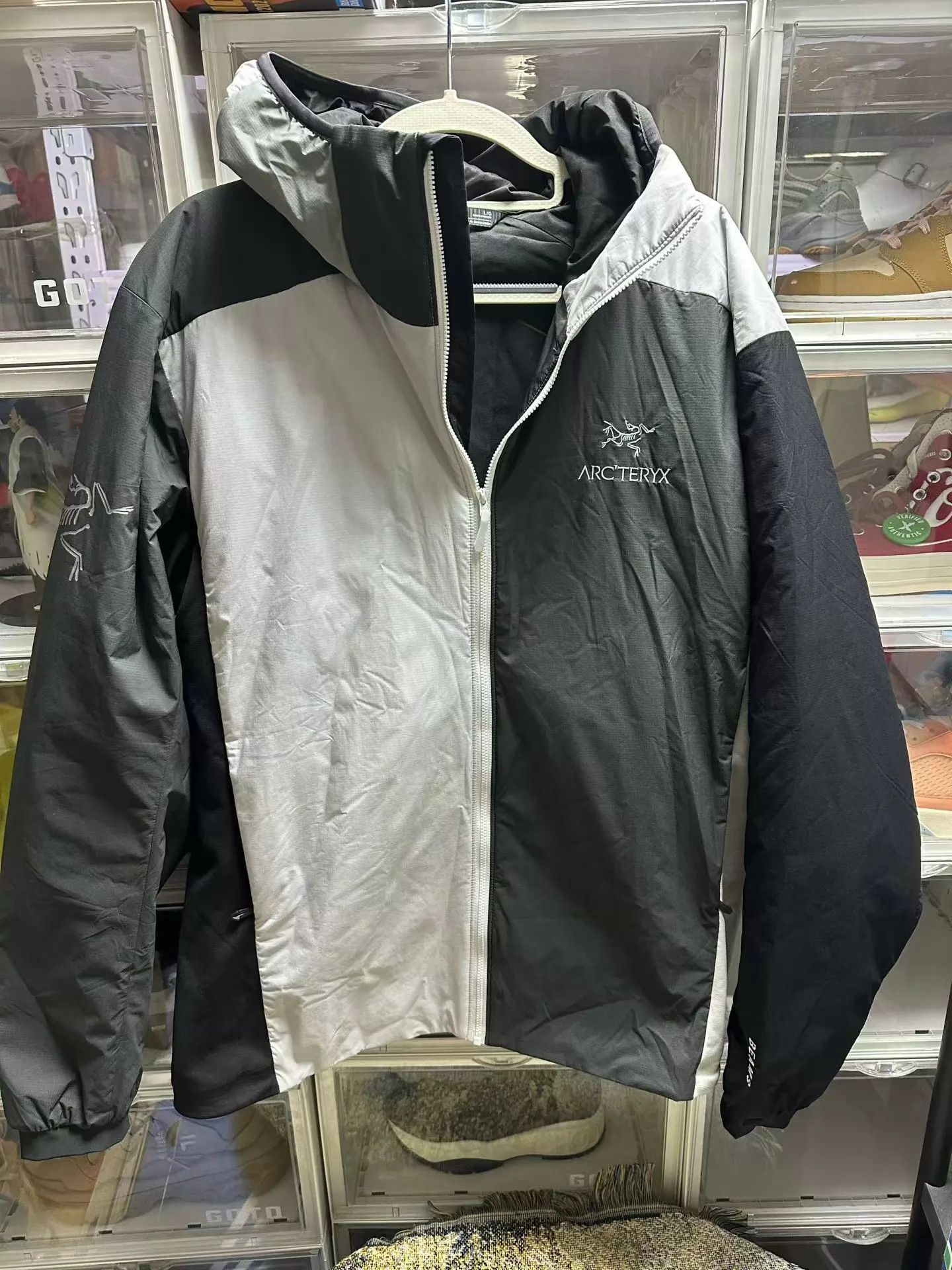 Arc'teryx Arcteryx x Beams 3 ATOM FW23 M Black/White colorblock Hoody L Size US L / EU 52-54 / 3 - 1 Thumbnail