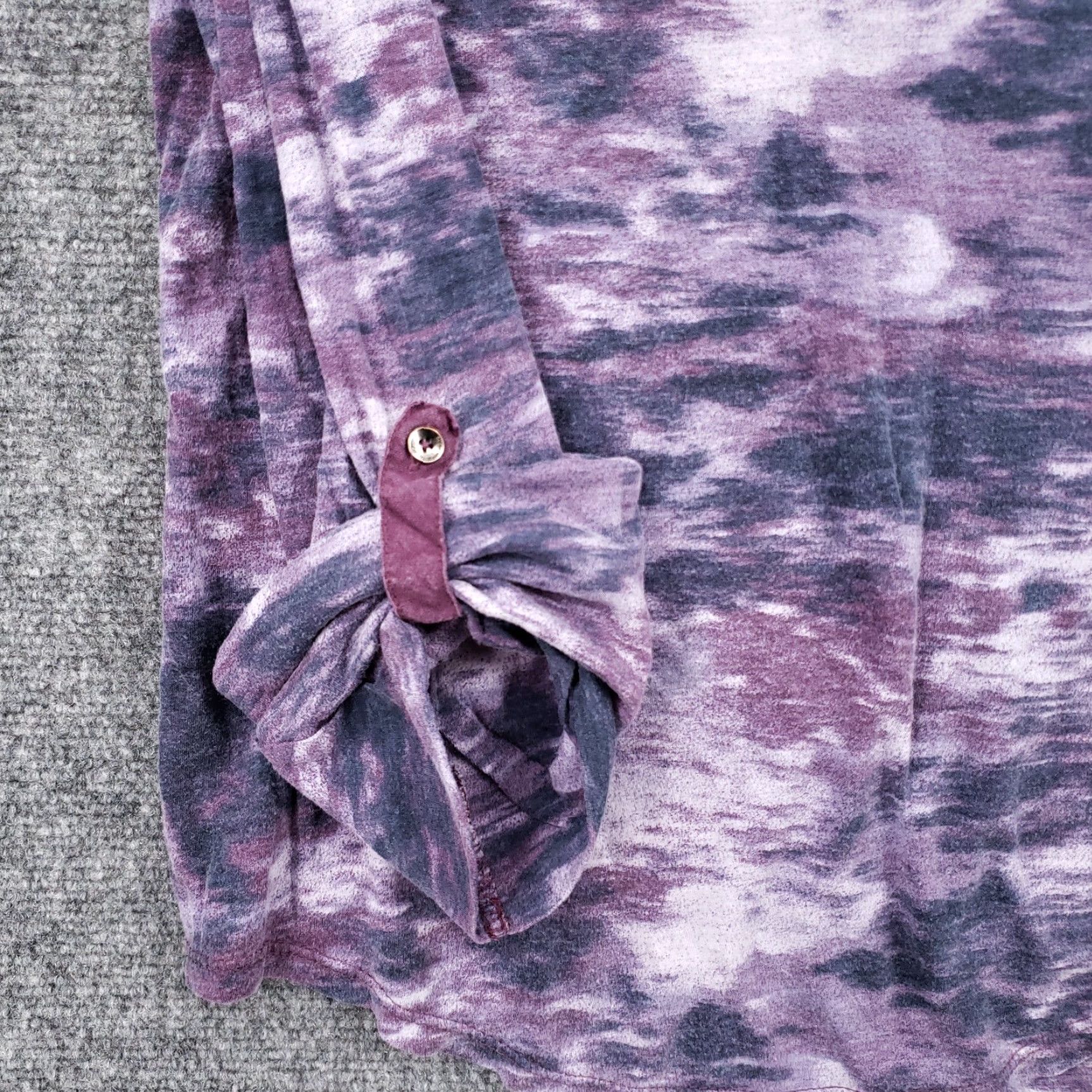 Calvin Klein Calvin Klein Collection T-Shirt Womens S Purple Tie Dye Smocked Roll Tab Sleeves V-Neck Short Sleeve Shirt Womens Medium? Size S / US 4 / IT 40 - 7 Thumbnail