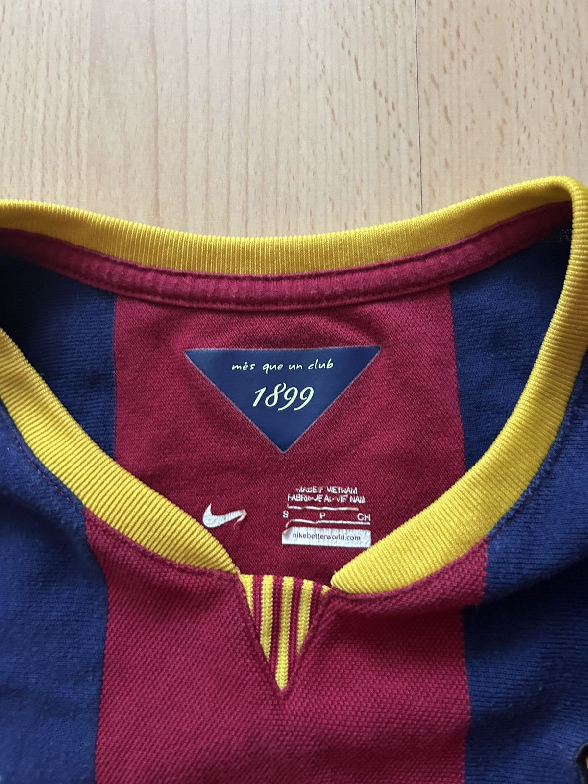 Nike Nike Barcelona Vintage Soccer Y2K Retro Jersey Size US S / EU 44-46 / 1 - 4 Thumbnail