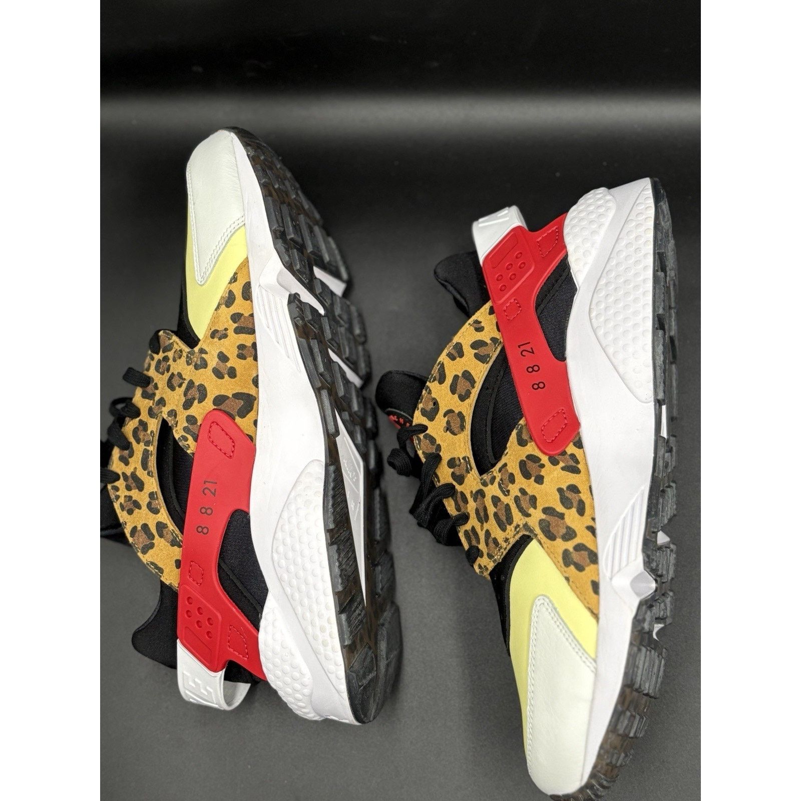 Nike Air Huarache “SNKRS DAY” Leopard Print Trainer - Sz. 12 Nike Air Huarache “SNKRS DAY” Leopard Print Trainer - Sz. 12  main image 2