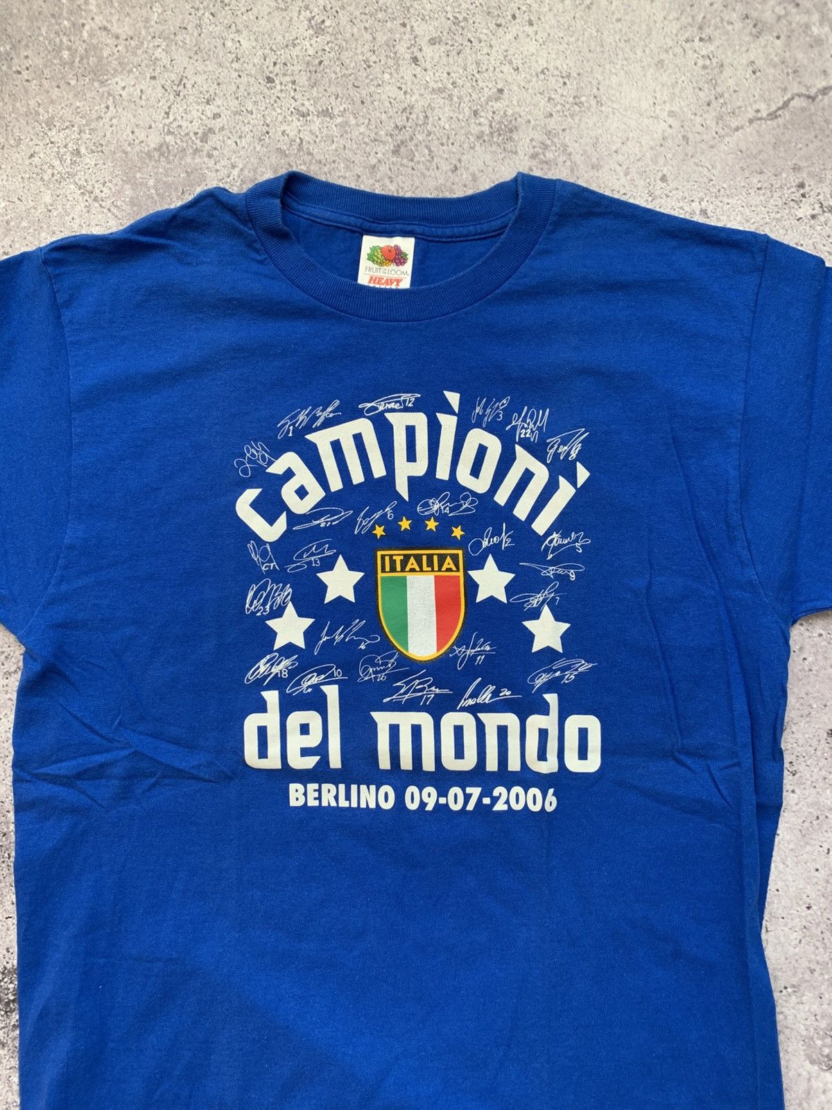 Fruit Of The Loom 🔥 ITALY 2006 CAMPIONI DEL MONDO WORLD CUP CHAMPIONS T-SHIRT Size US M / EU 48-50 / 2 - 2 Thumbnail