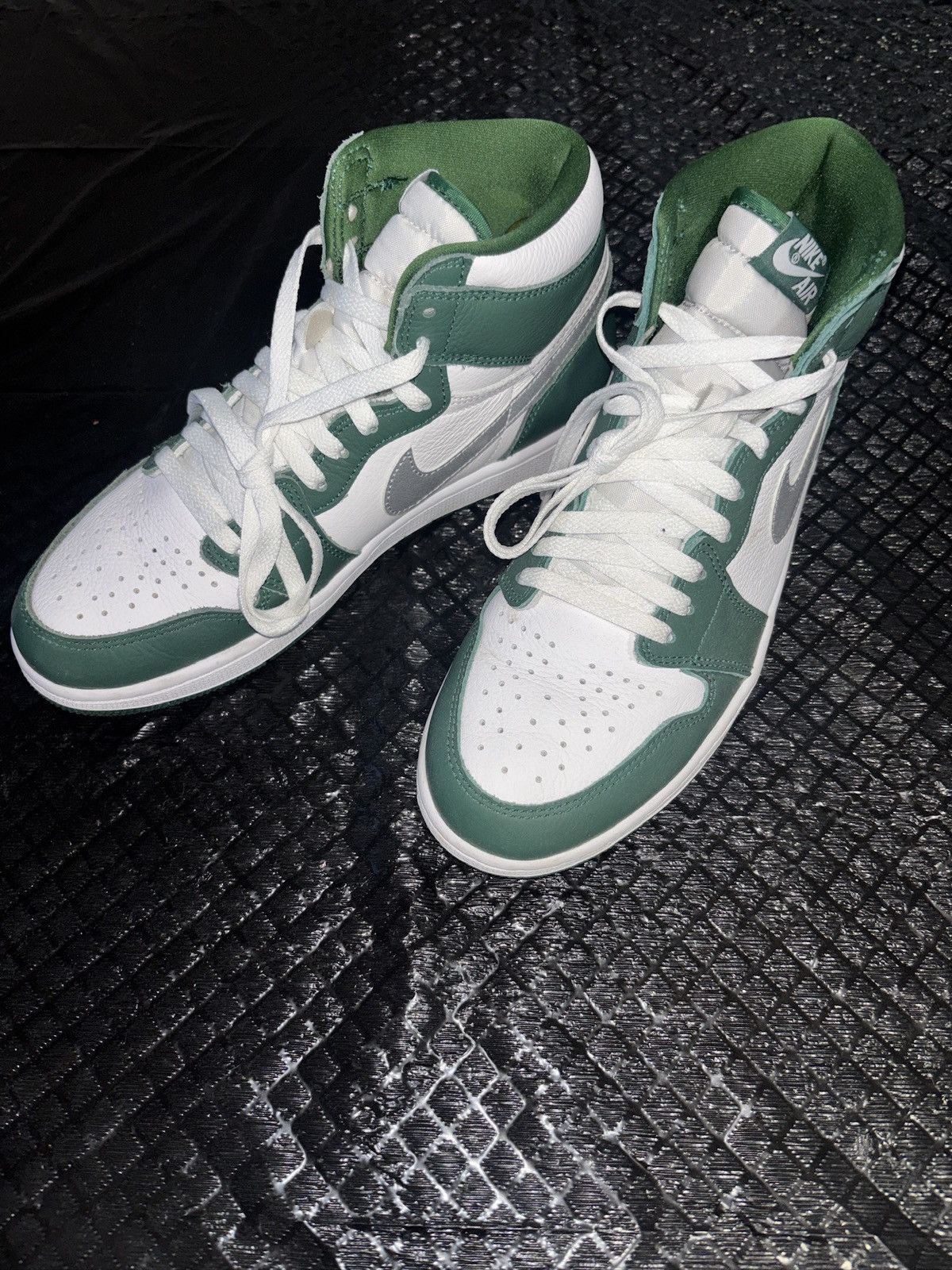 Jordan Brand Jordan 1 High OG Gorge Green Size US 9.5 / EU 42-43 - 2 Thumbnail