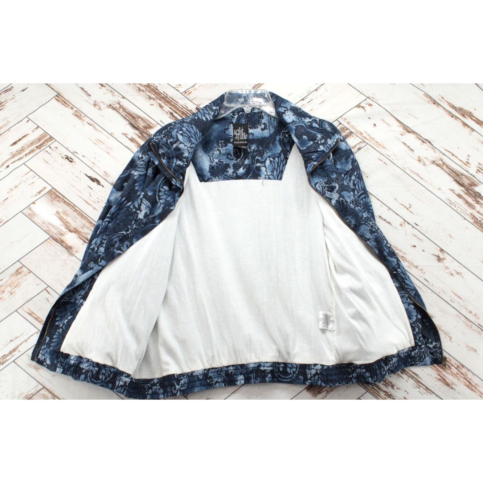Vintage Vintage Active Studio Windbreaker Jacket Womens S Blue Floral Boho Cozy Soft Size S / US 4 / IT 40 - 5 Thumbnail