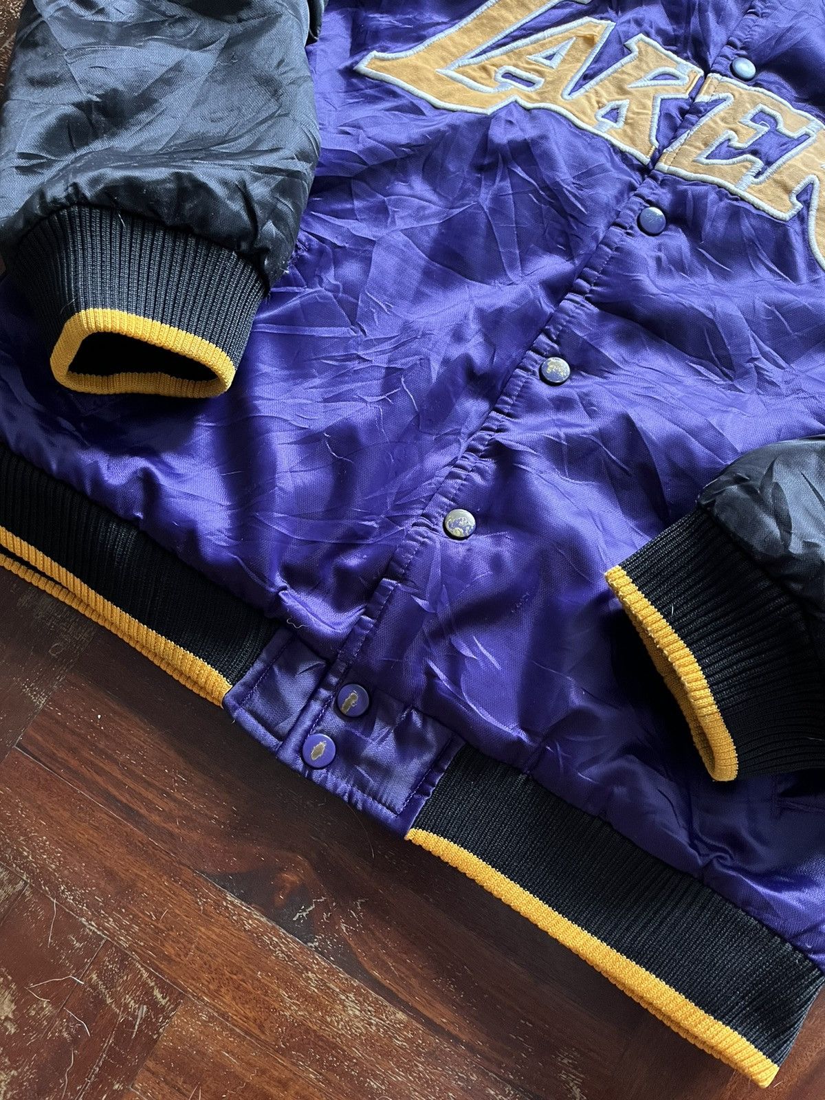 Nike × Vintage Vintage Nike LA Lakers NBA Bomber Jacket Size US S / EU 44-46 / 1 - 7 Thumbnail