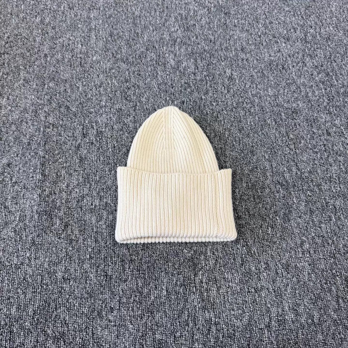 Louis Vuitton LV white monogram leather patch knit beanie 99 new Size ONE SIZE - 2 Thumbnail