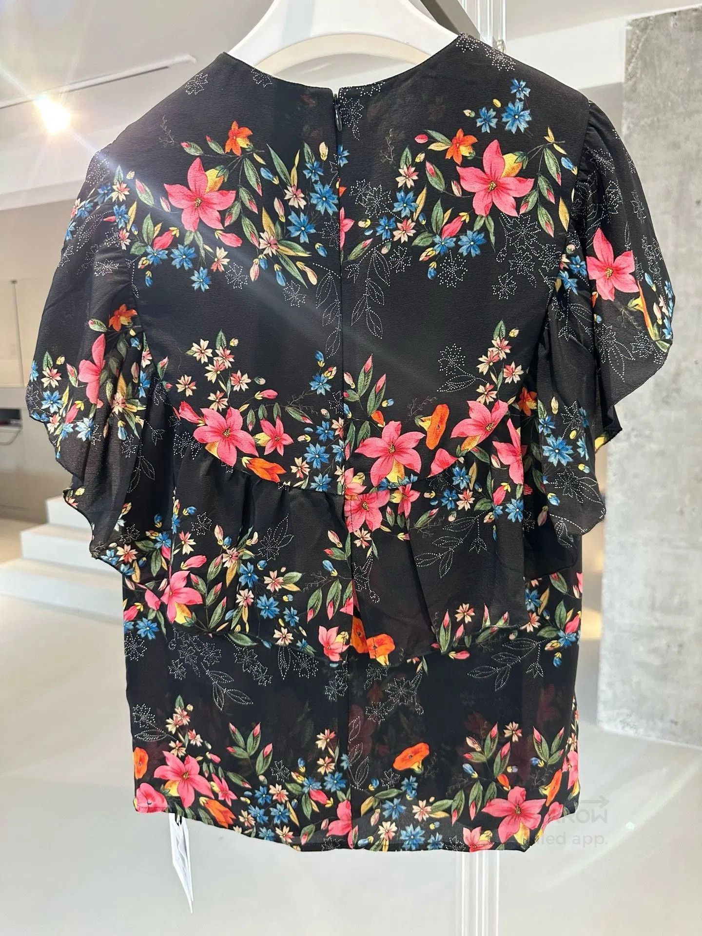 Valentino Valentino 100% Silk Short Sleeve. Size M / US 6-8 / IT 42-44 - 2 Thumbnail