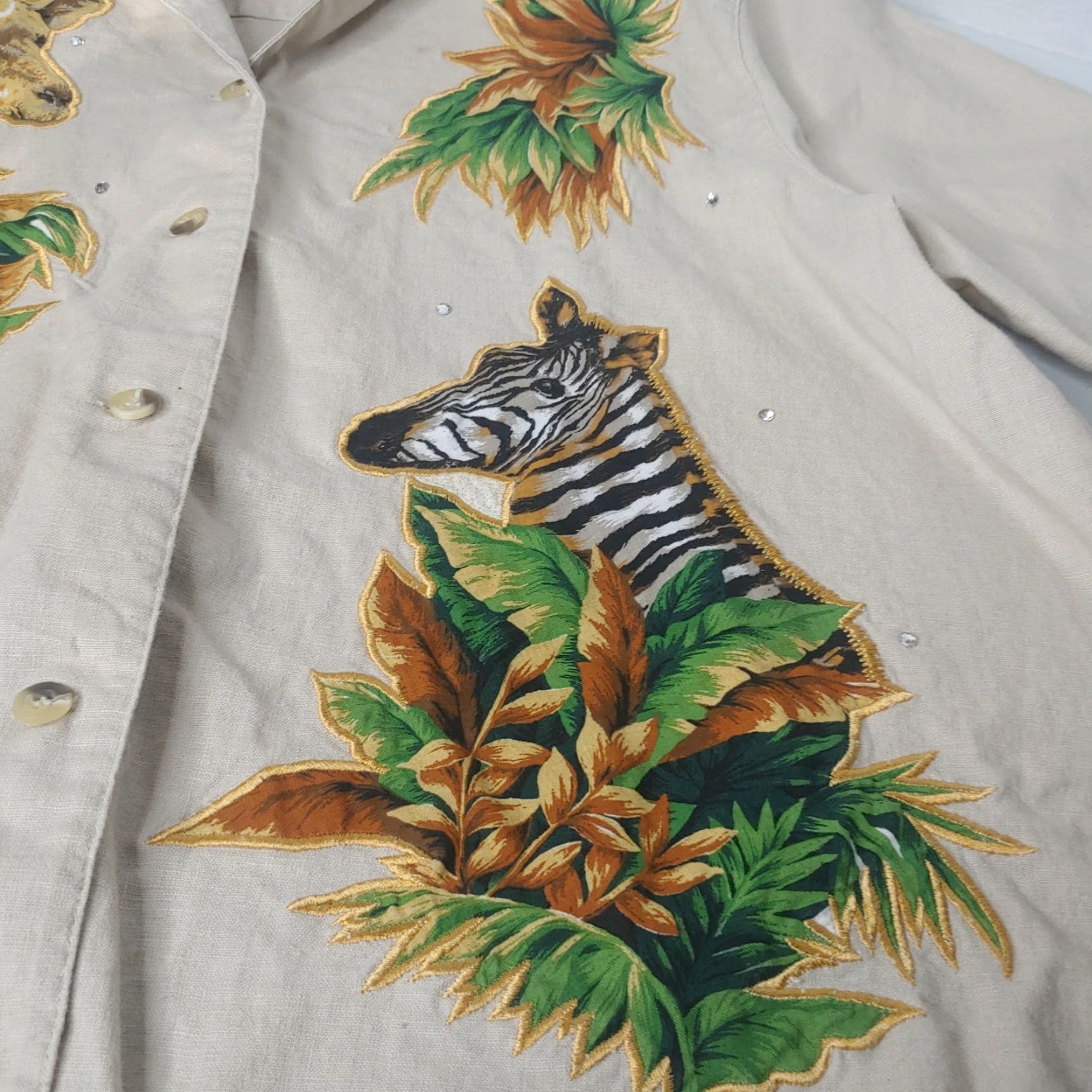 Quacker Factory The Quacker Factory Blouse L Linen Zebra Safari Animal Giraffe Zebra Lion Rhinestones Applique Casual Women Short Sleeve Collared Button Size L / US 10 / IT 46 - 2 Thumbnail