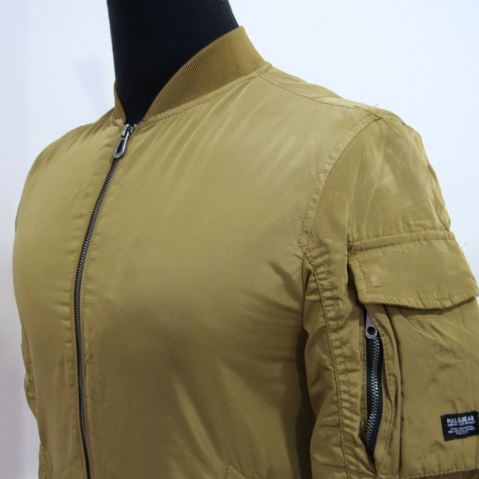 Vintage Pull & Bear Mens Bomber Jacket Golden Chest 42/44 REF (Y07701) Size US XS / EU 42 / 0 - 5 Thumbnail