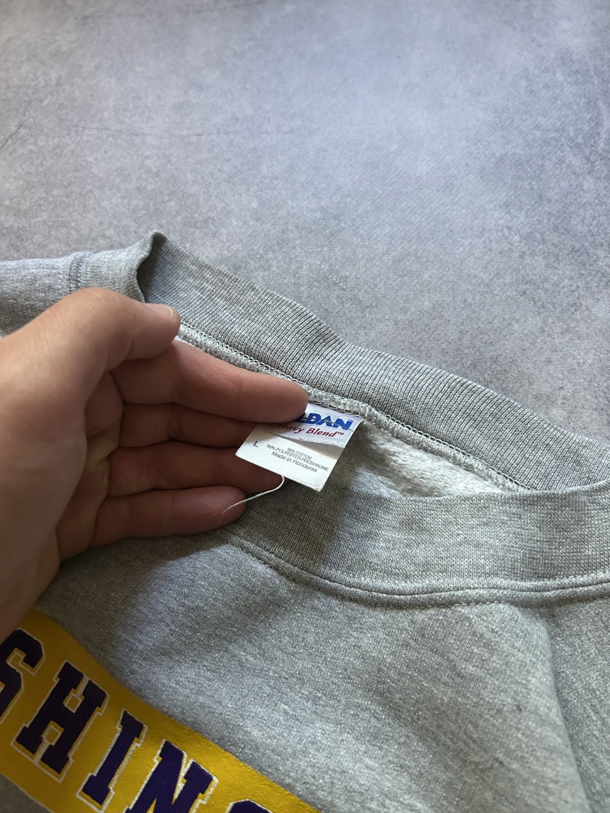 Vintage Vintage Washington Huskies Big logo sweatshirt 00s mens Size US L / EU 52-54 / 3 - 4 Thumbnail