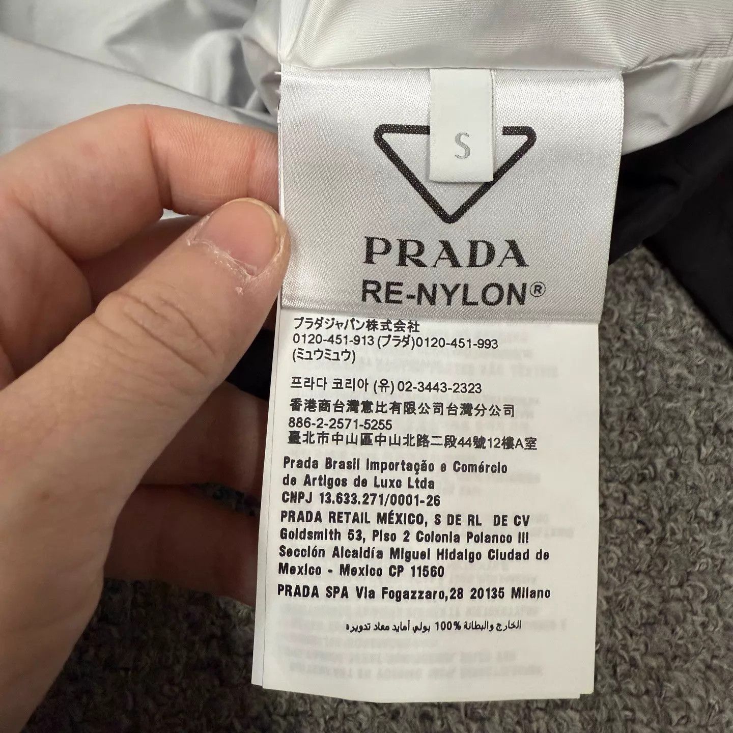 Prada Prada SS25 black triangle logo hooded jacket NWT S/M/XL Size S / US 4 / IT 40 - 4 Thumbnail