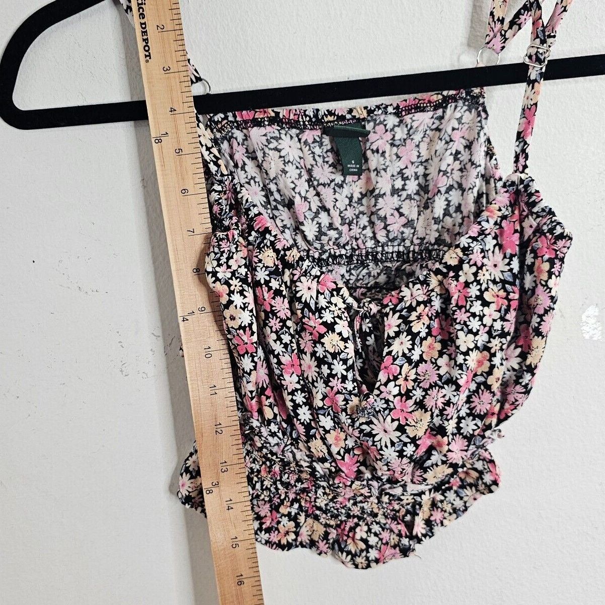Other Wild Fable Black Floral Keyhole Front Ruche Ruffle Crop Top Size S / US 4 / IT 40 - 8 Thumbnail
